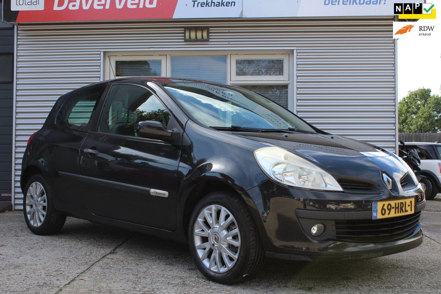 Renault Clio - 1.2-16V Special Rip Curl 1.2-16V Special Rip Curl, Airco, nieuwe koppeling en apk, 2x sleutel, boekjes, prima begin - AutoWereld.nl