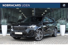 BMW iX1 - xDrive30 M Sport / Panoramadak / Trekhaak / Sportstoelen / Head-Up / M Adaptief onderstel