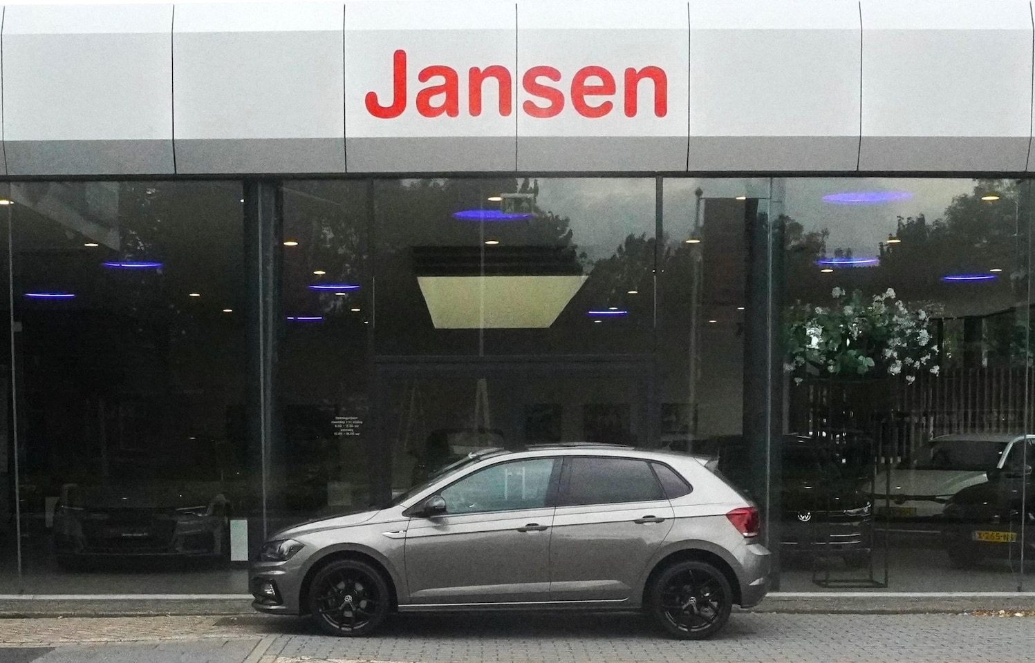 Volkswagen Polo - 1.0 TSI Comfortline | R-LINE PAKKET | ACC | PARKEERHULP V+A | 17 INCH - AutoWereld.nl