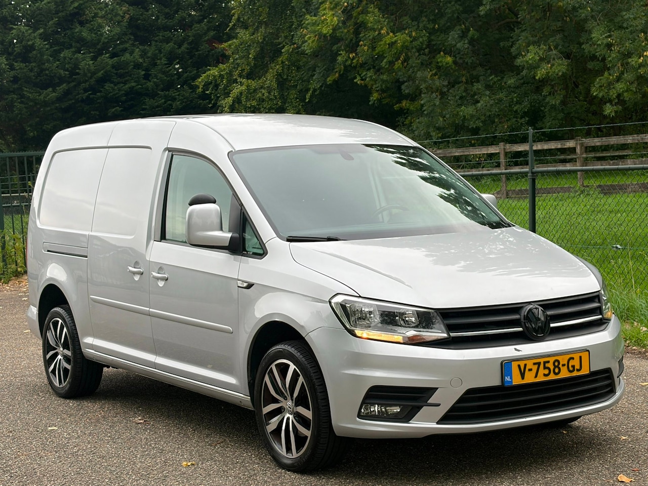 Volkswagen Caddy Maxi - 2.0 TDI L2H1 BMT Highline /Navi/Trekhaak/ - AutoWereld.nl