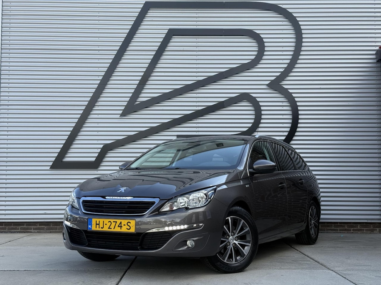Peugeot 308 SW - 1.2 PureTech Style 2e Eigenaar|Navi|Trekhaak|Cruise|PDC V+A|Clima|Elek ramen|D-riem vv in - AutoWereld.nl
