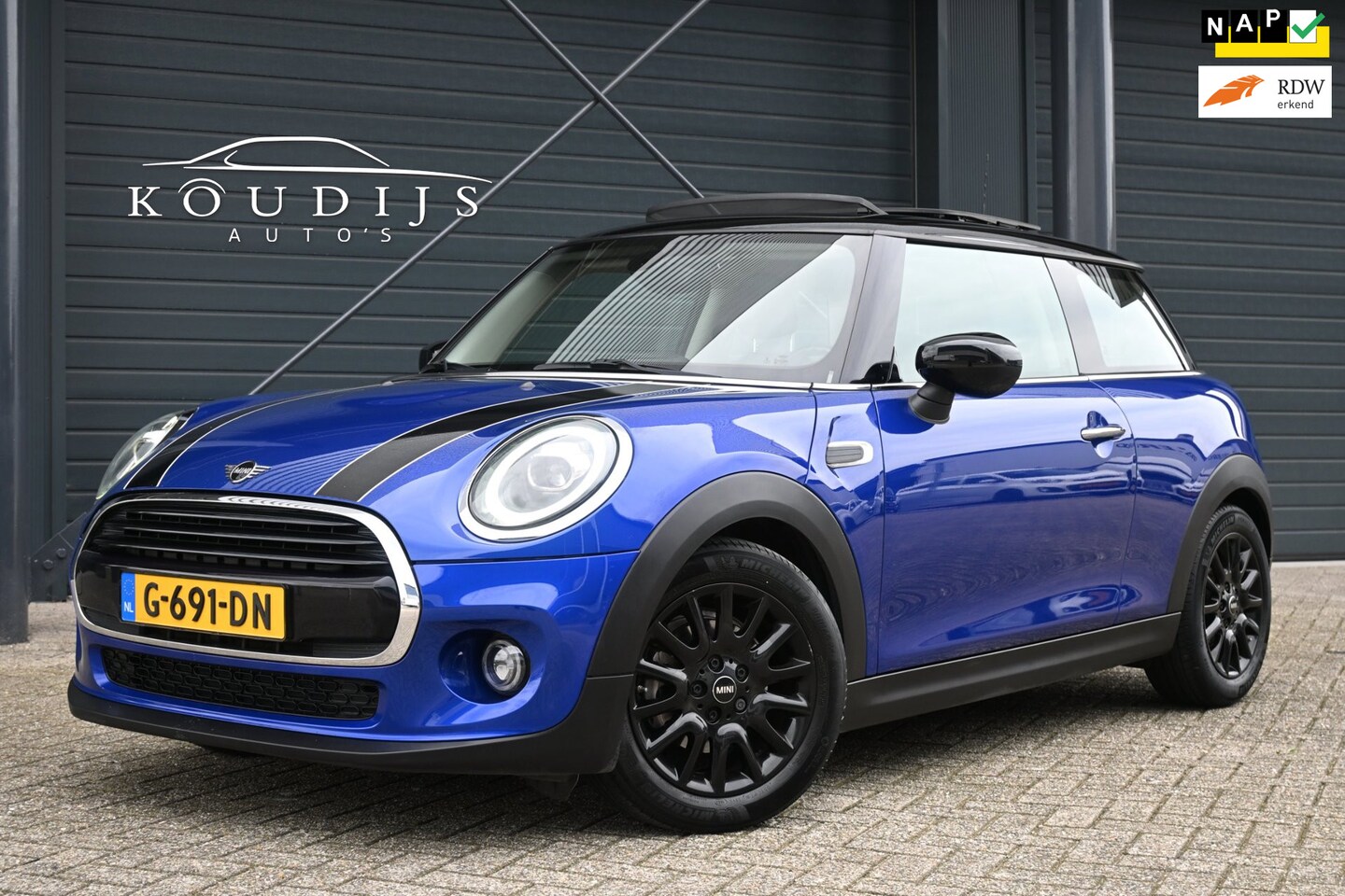 MINI 3-Deurs - 1.5 Cooper, Panodak, Carplay, Navi, PDC, Dealer onderhouden - AutoWereld.nl