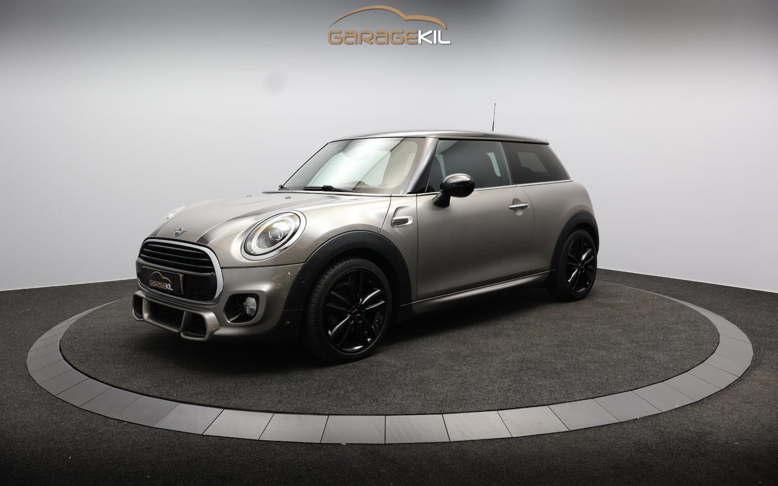 MINI 3-Deurs - 1.5 Cooper John Cooper Works / Kuipstoelen / Keyless / Harman-Kardon / NAV / Caplay /Daksp - AutoWereld.nl