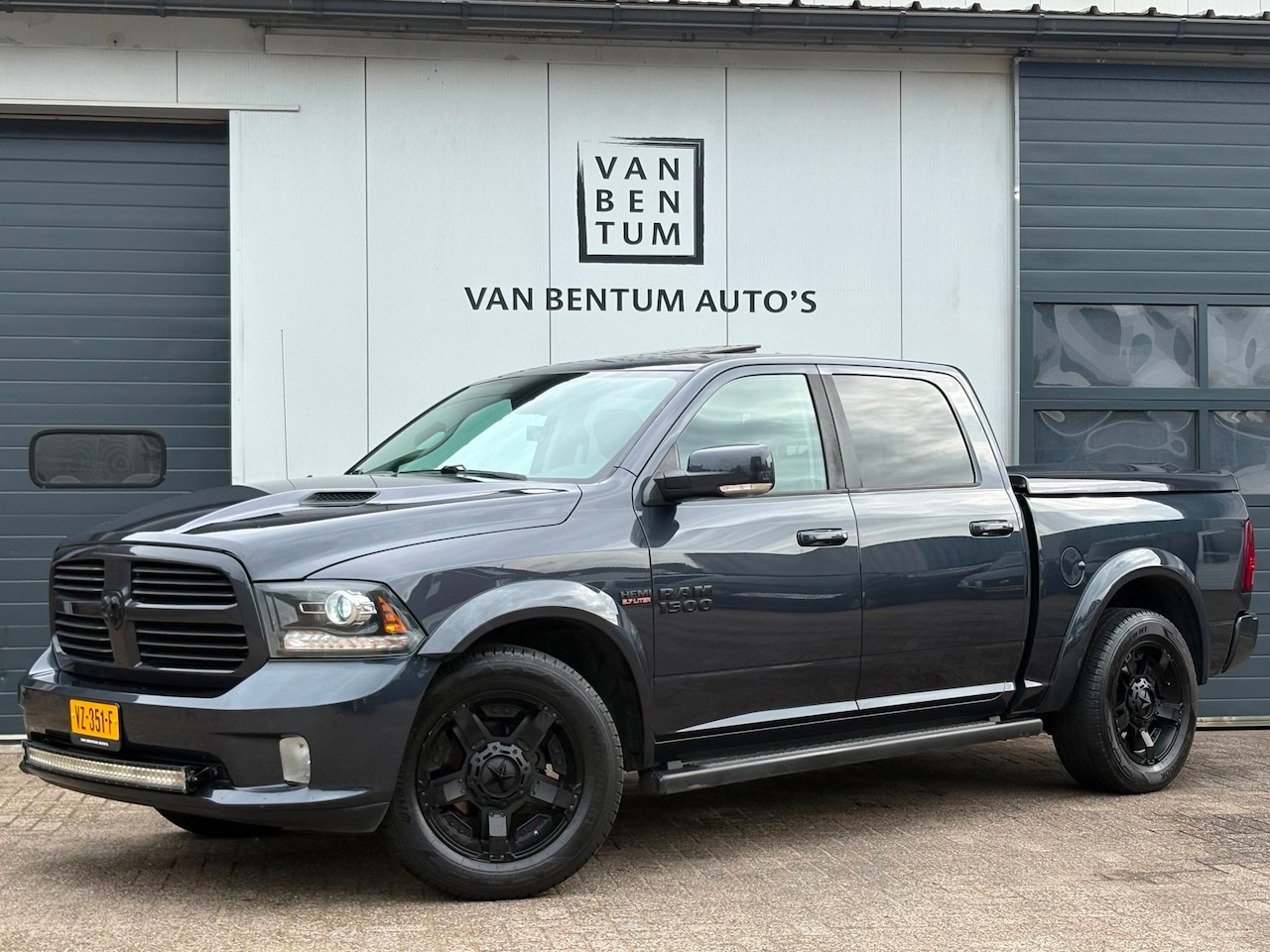 Dodge Ram 1500 - 5.7 V8 4x4 Crew Cab 5'7 Schuifdak Leder Camera - AutoWereld.nl