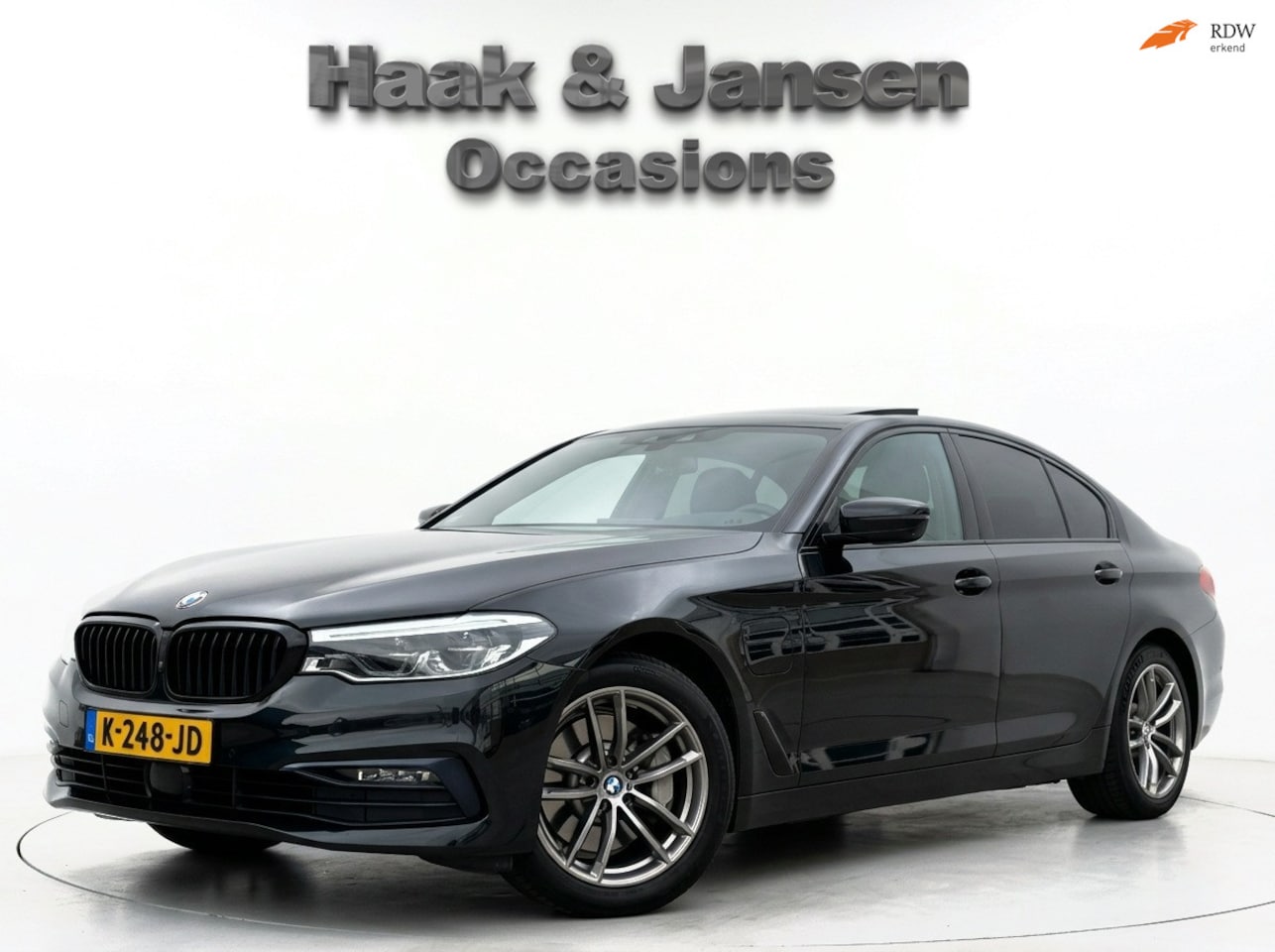 BMW 5-serie - 530e iPerformance High Executive - ACC - Pano - 360 - AutoWereld.nl