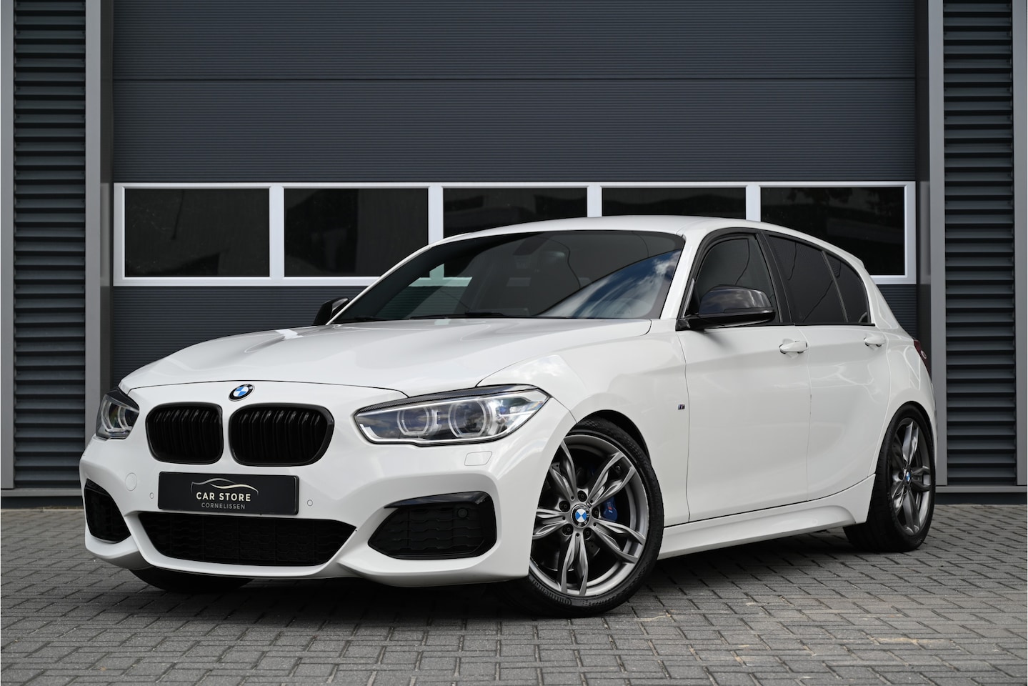 BMW 1-serie - M140i / HANDGESCHAKELD / M-PERFORMANCE LSD / HPFP MHD STAGE 2+ / DOWN PIPE / 500+ PK - AutoWereld.nl