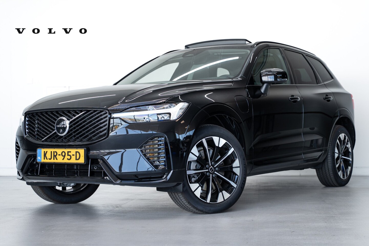 Volvo XC60 - T6 350PK Ultra Dark | Luchtvering | Trekhaak | 360 | Getint Glas | Panoramadak - AutoWereld.nl