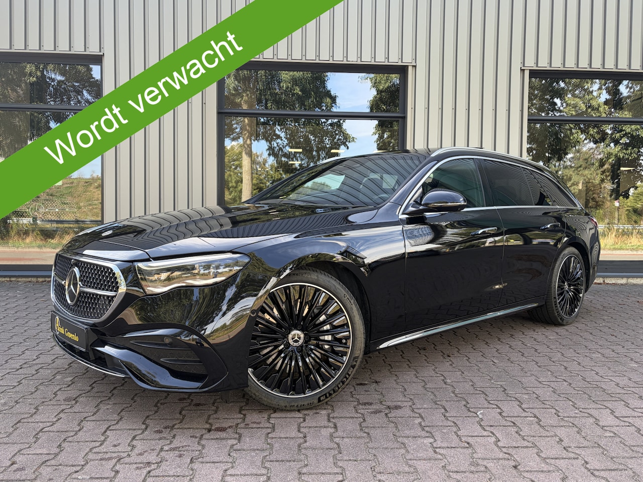 Mercedes-Benz E-klasse Estate - 300 e AMG Premium Plus Luchtvering, Trekhaak, Rijassistentiepakket, Panoramadak - AutoWereld.nl