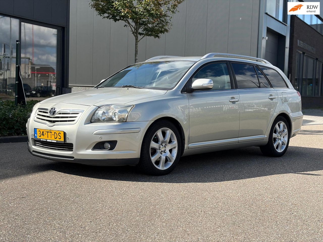 Toyota Avensis Wagon - 2.0 VVTi Executive Export - AutoWereld.nl