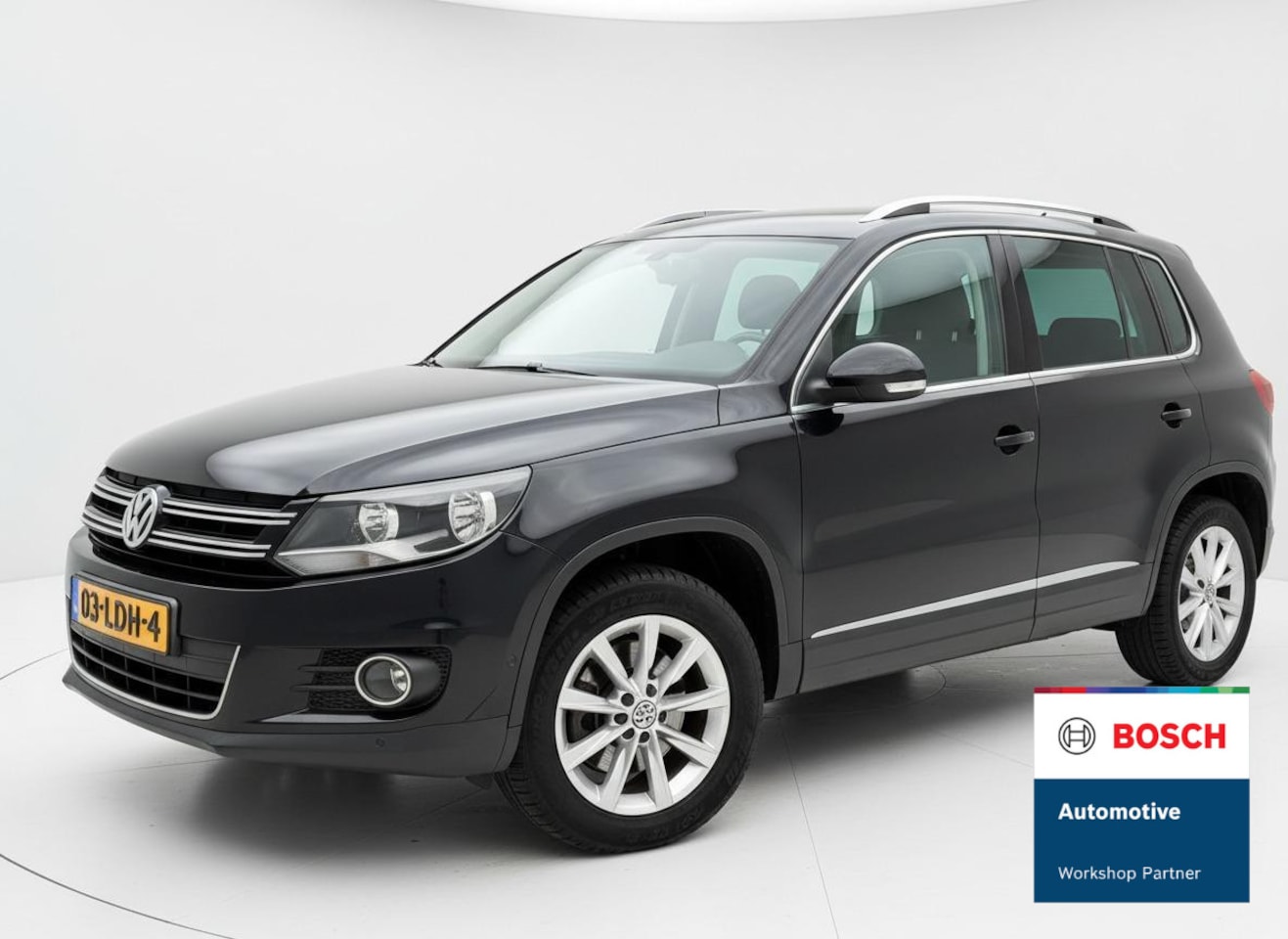 Volkswagen Tiguan - 2.0 TDI Sport&Style 4Motion Nieuwe Distributie - AutoWereld.nl