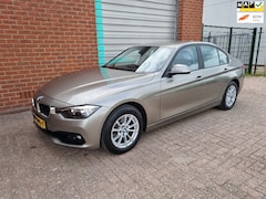 BMW 3-serie - 318i Essential Sedan Navi Automaat Bj:2015 NAP