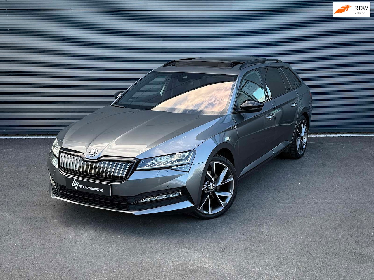 Skoda Superb Combi - 1.4 TSI iV Business Edition Plus 1.4 TSI iV Business Edition Plus - AutoWereld.nl