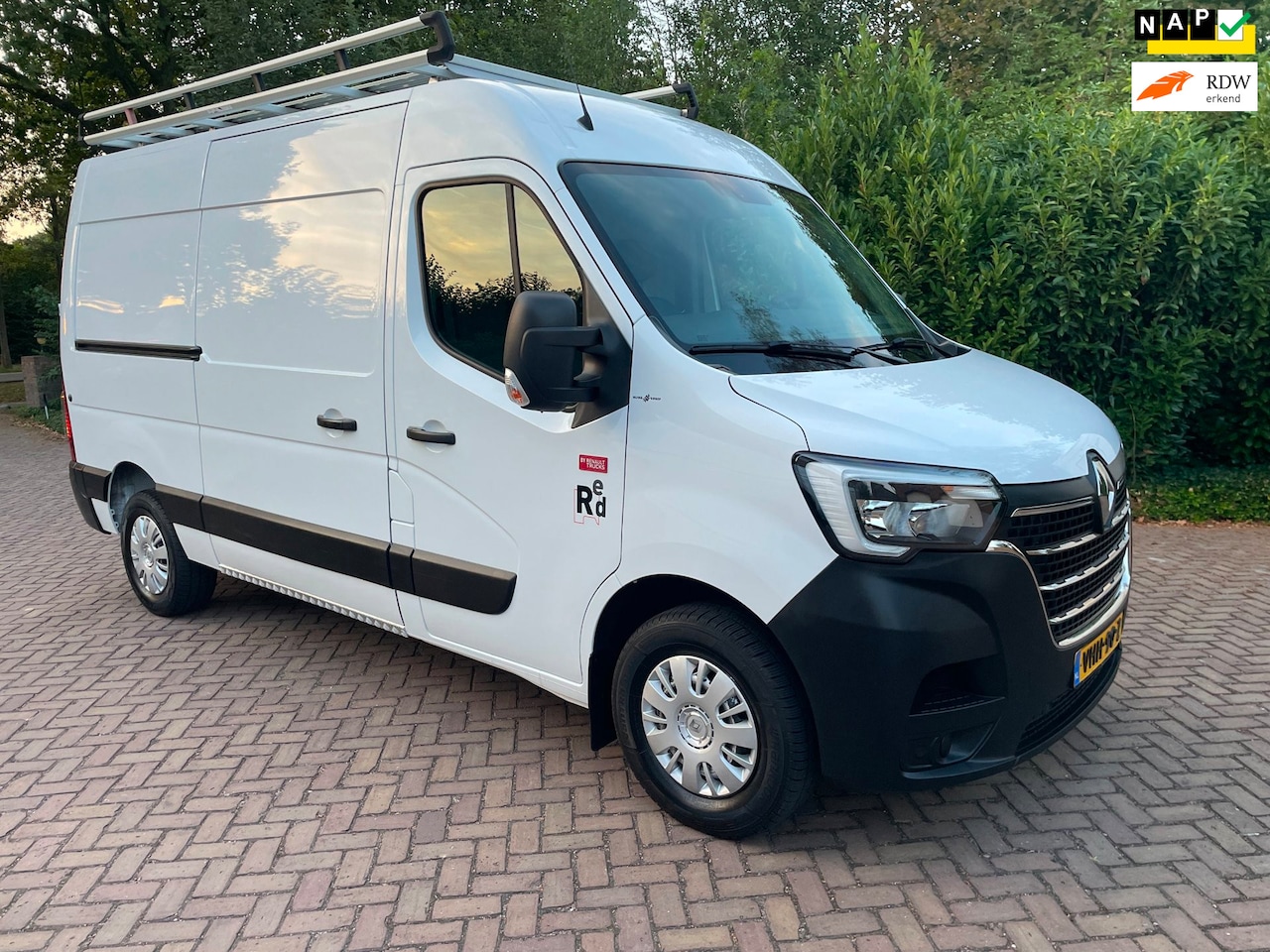 Renault Master - T35 2.3 dCi 135 L2H2 nieuw model - AutoWereld.nl