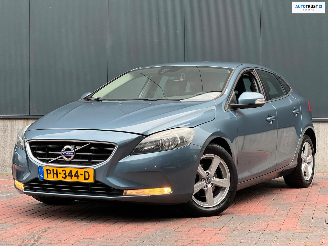 Volvo V40 - 1.6 D2 Summum * Navi * Cruise * Goed Onderhouden * - AutoWereld.nl