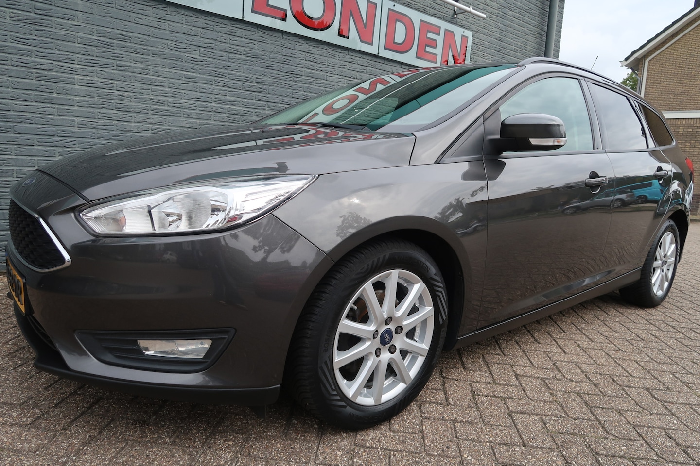 Ford Focus Wagon - 1.0 Lease Edition Nieuwe distributie - AutoWereld.nl