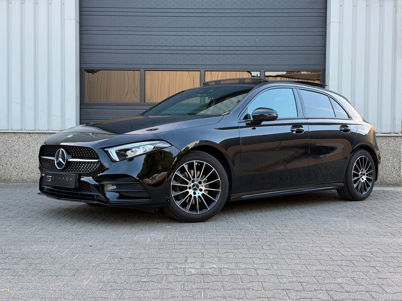 Mercedes-Benz A-klasse - 180 Business Solution AMG elec. stoelen burmester pano - AutoWereld.nl