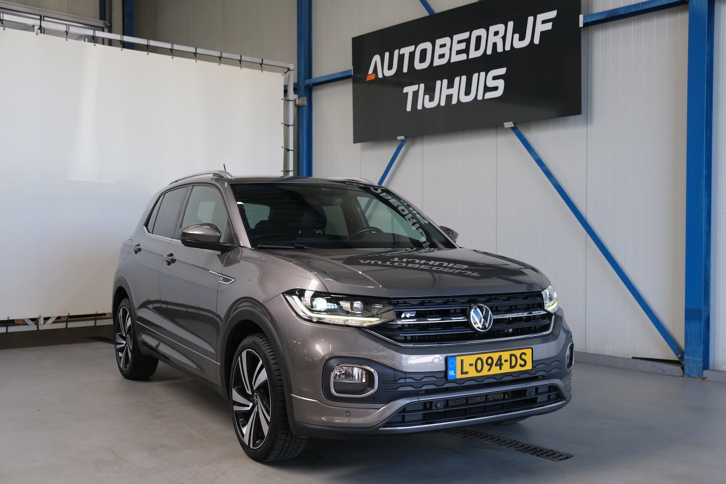 Volkswagen T-Cross - 1.0 TSI Style Business 2x R-Line Automaat - Airco, Cruise, Virtueel display, Camera, Carpl - AutoWereld.nl