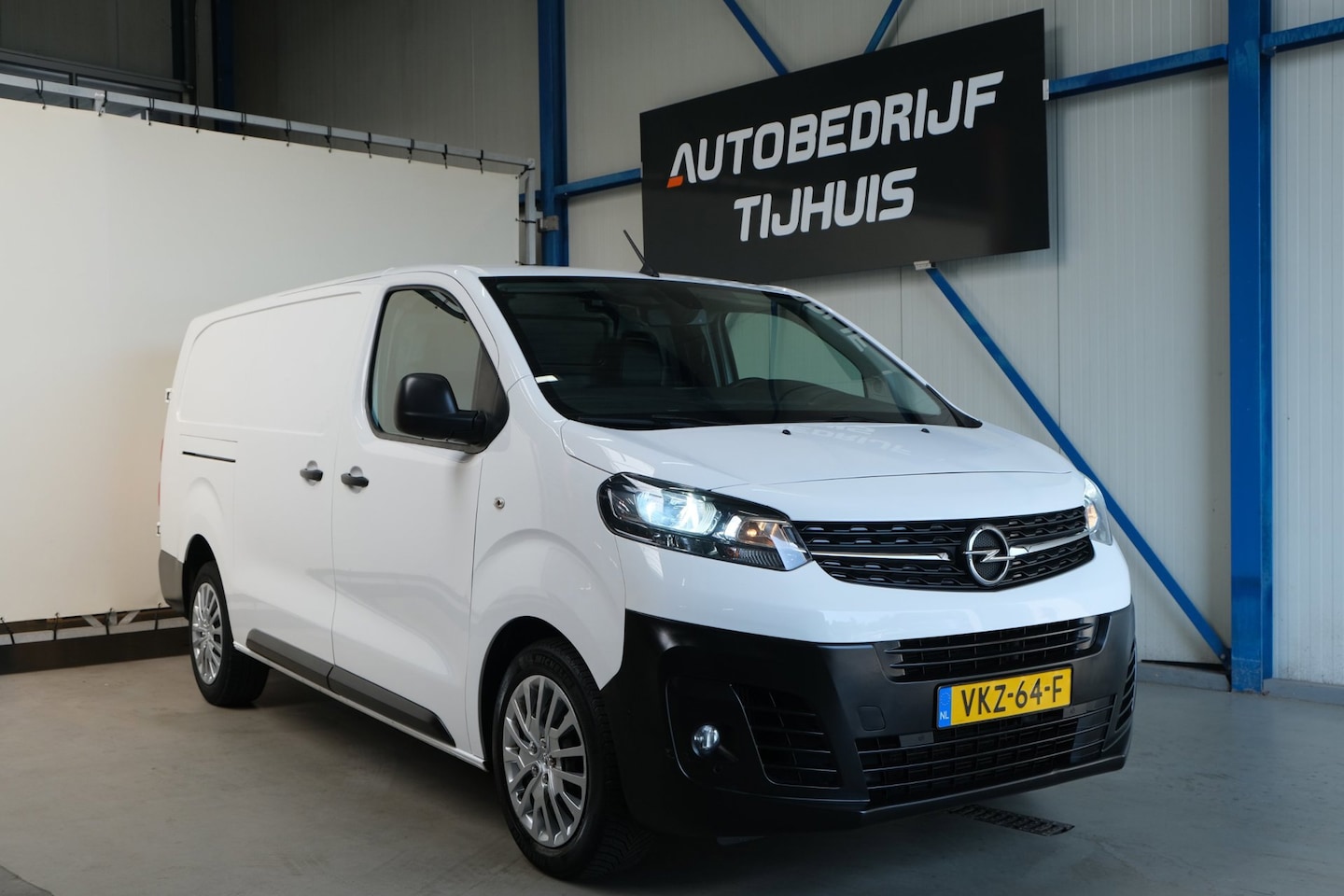 Opel Vivaro - 1.5 CDTI L2H1 Edition - N.A.P. Airco, Cruise, Camera, Carplay, PDC, Trekhaak. - AutoWereld.nl