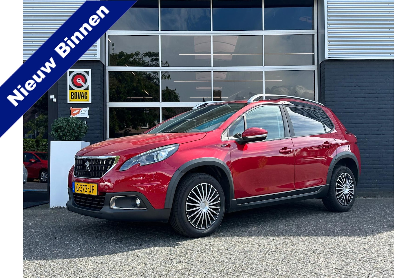 Peugeot 2008 - 1.2 Signature, Airco, Bluetooth, Cruise, Carplay, Navi, PDC, NAP, APK - AutoWereld.nl