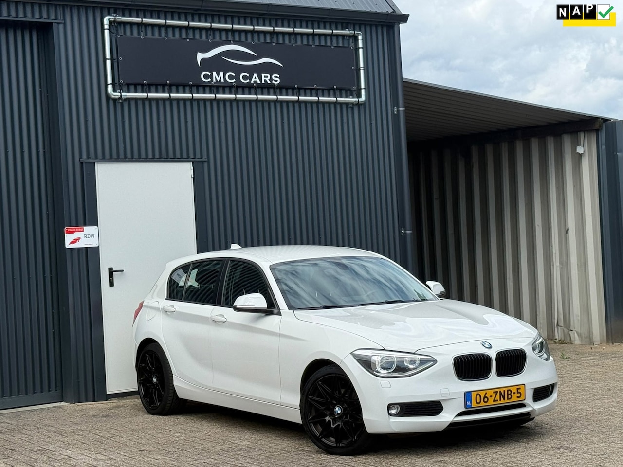 BMW 1-serie - 114i Upgrade Edition RIJDT&SCHAKELT PERFECT!! AIRCO IJSKOUD!! - AutoWereld.nl