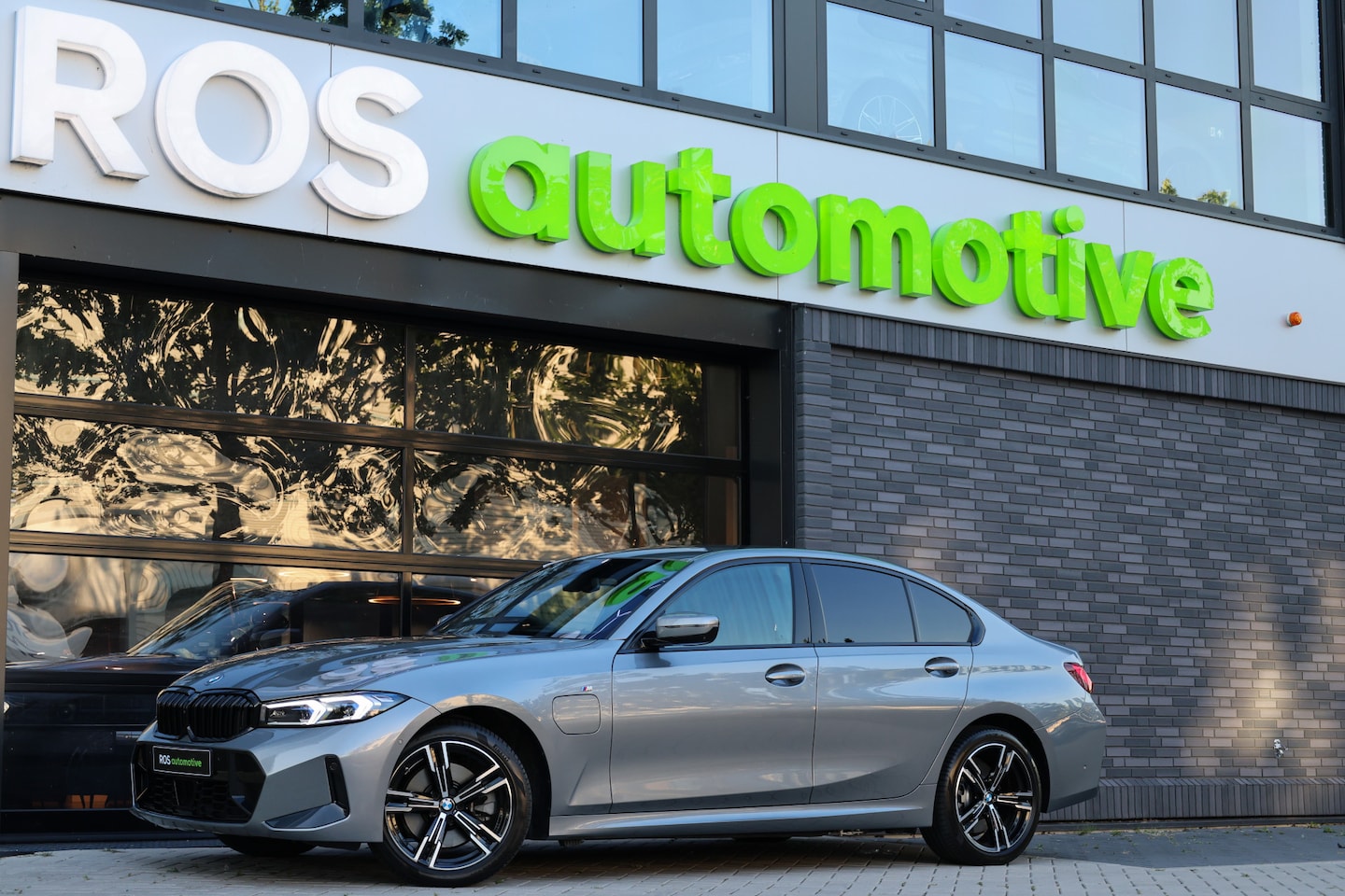 BMW 3-serie - 330e M-SPORT | BTW | ACC | MEMORY | HUD | LED | KEYLESS | 360 | - AutoWereld.nl