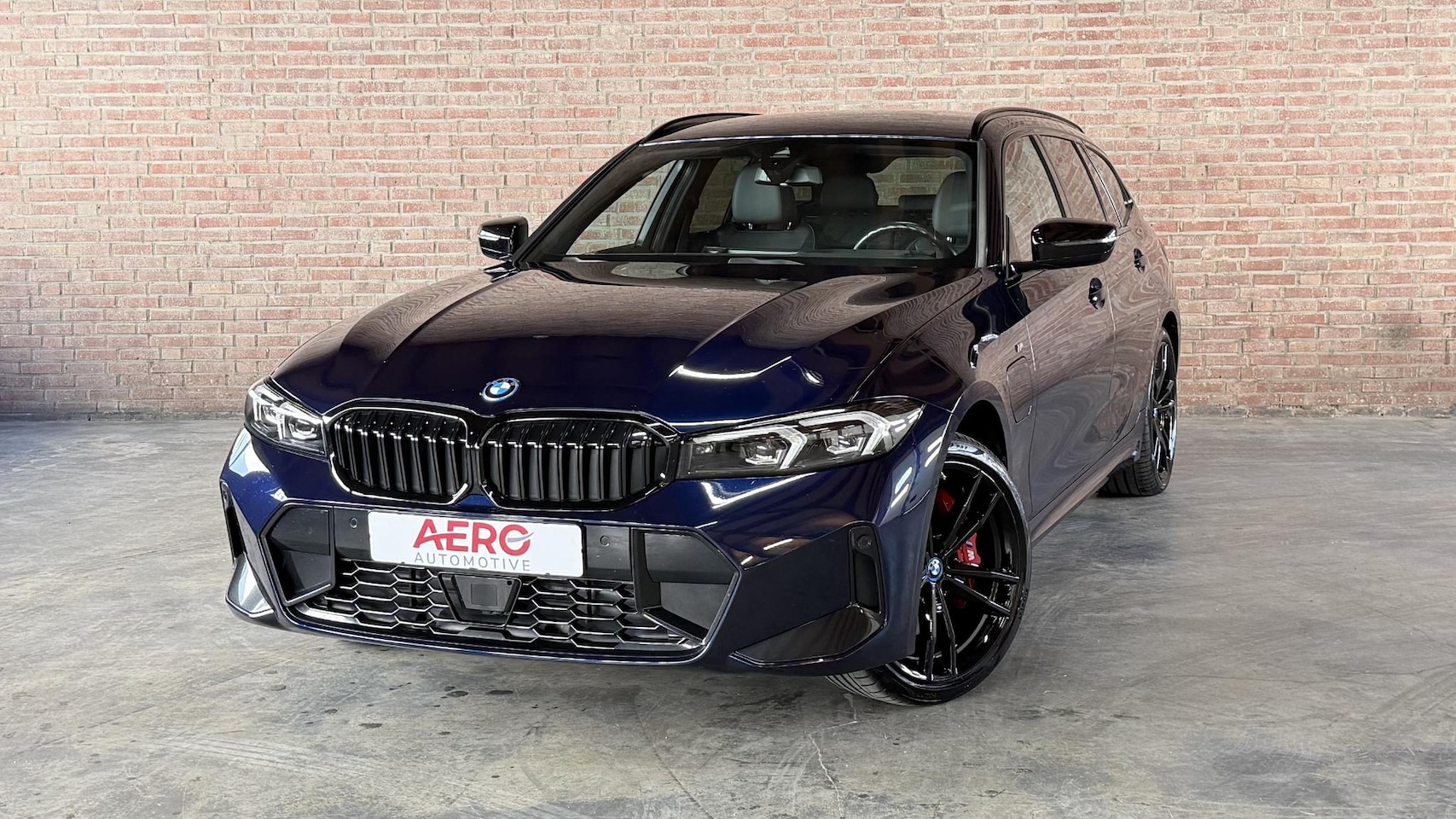 BMW 3-serie Touring - 330e xDrive M- Sport HUD / Leder Alc. / Trekhaak / 360 Camera / Elc Achterklep / Curved Di - AutoWereld.nl