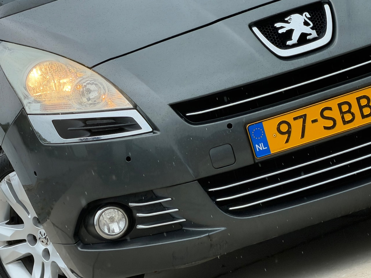 Peugeot 5008 - 1.6 THP Family. - Gris Shark - 7-Zitter/Cruise/Airco - Keurig - AutoWereld.nl