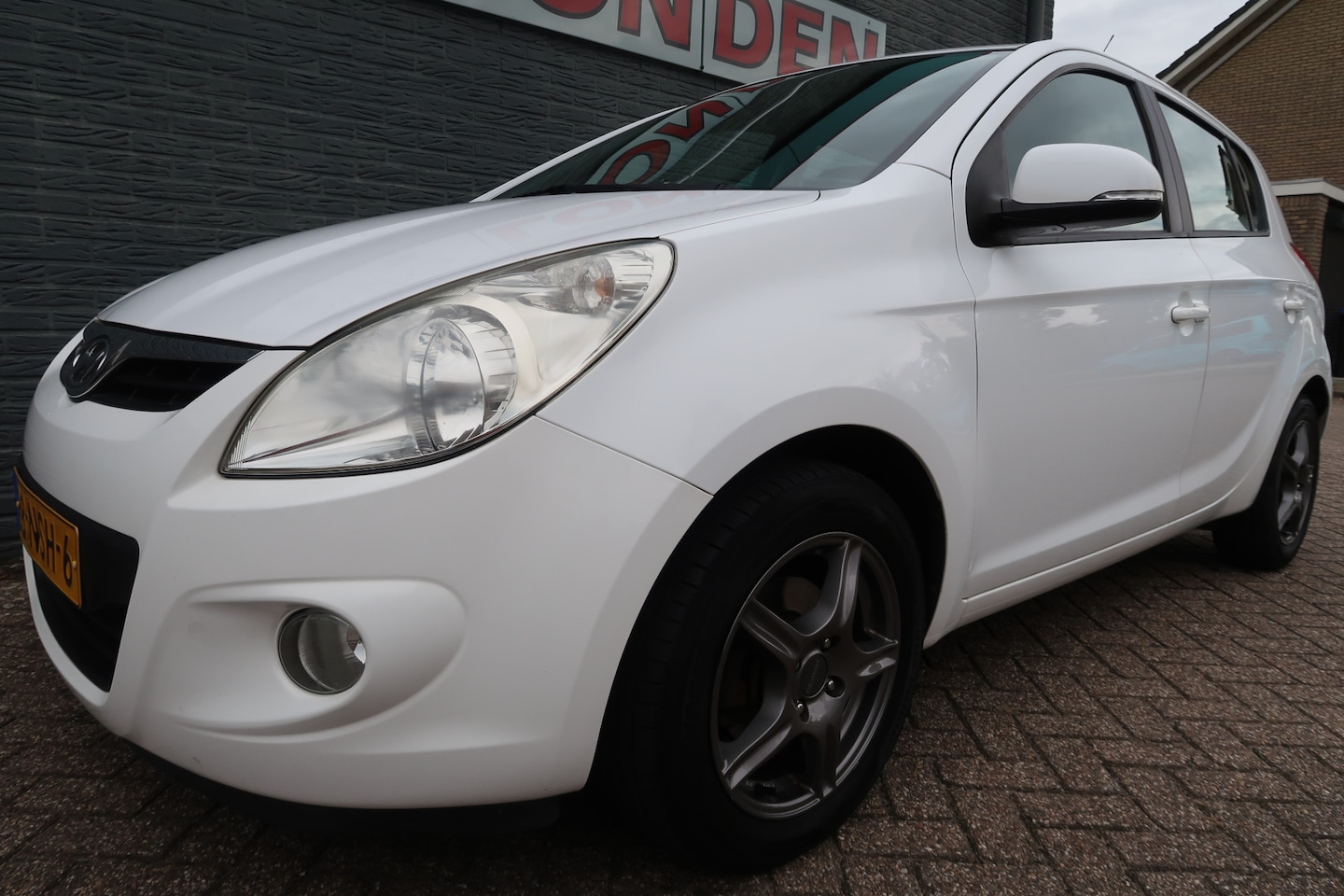 Hyundai i20 - 1.2i i-Motion Bij ons bedrijf in onderhoud geweest - AutoWereld.nl