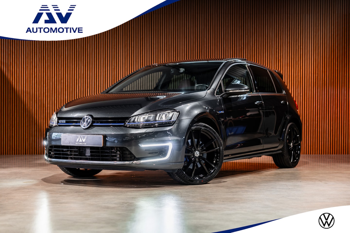 Volkswagen Golf - 1.4 TSI GTE | Panorama | ACC | LED Koplampen | Lederen bekleding | CarPlay | Navigatie | M - AutoWereld.nl