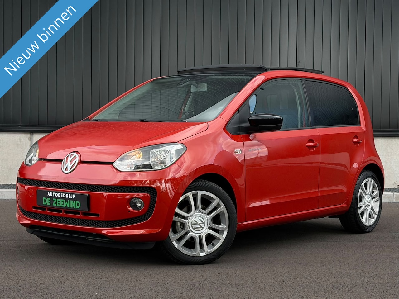 Volkswagen Up! - 1.0 groove up! BlueMotion|Panoramadak|Rijklaar - AutoWereld.nl