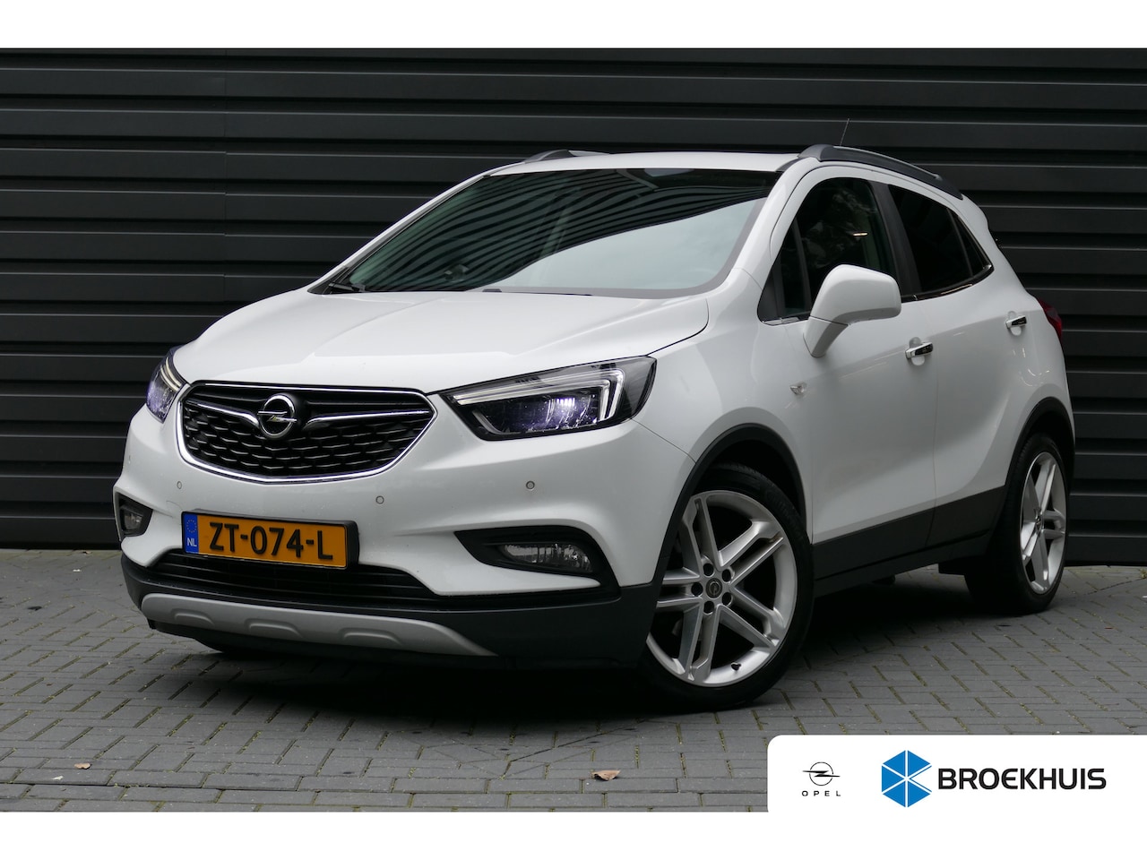 Opel Mokka X - 1.4 TURBO 140PK BLACK EDITION / CAMERA / PANO.DAK / LEDER / CARPLAY / KEYLESS / STUUR-STOE - AutoWereld.nl