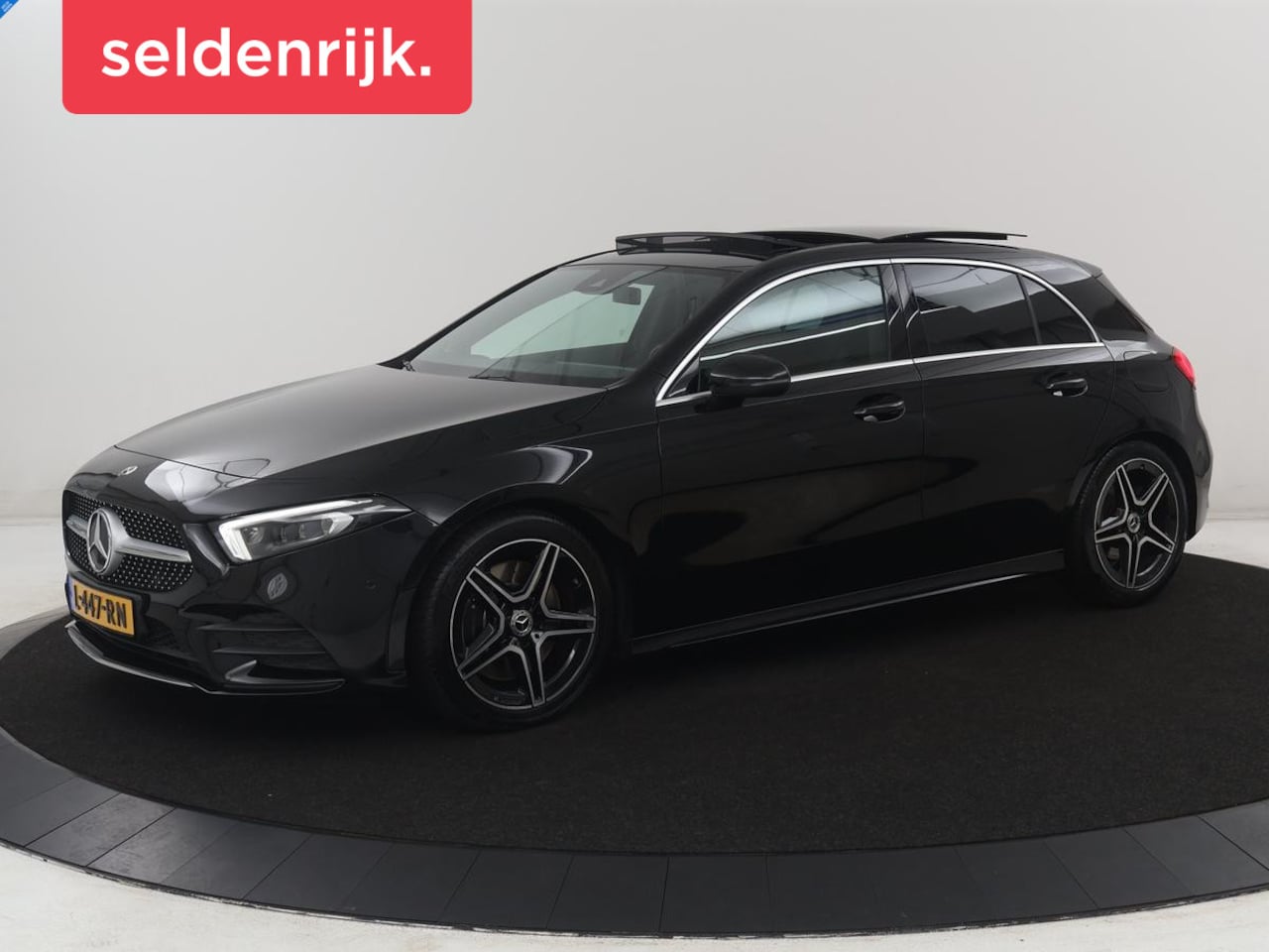 Mercedes-Benz A-klasse - 250 Premium Plus | AMG Line | Pano.Dak | Stoelverwarming | LED - AutoWereld.nl