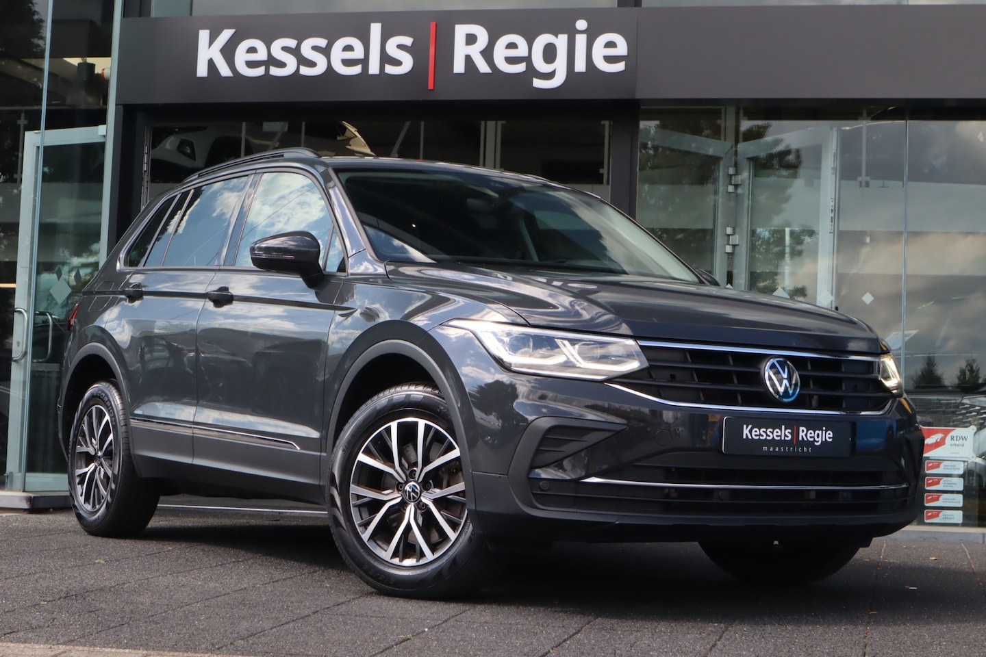 Volkswagen Tiguan - 1.4 TSI eHybrid Life DSG | Elec.trekhaak | Matrix-Led | ACC | Stuur + Stoelverwarming - AutoWereld.nl