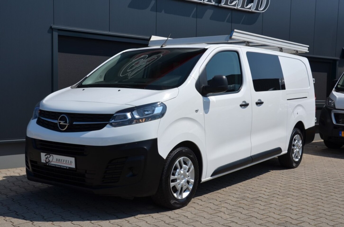 Opel Vivaro - 2.0 D L3 Autom  2x schuifdeur 140pk***BPM VRIJ*** - AutoWereld.nl
