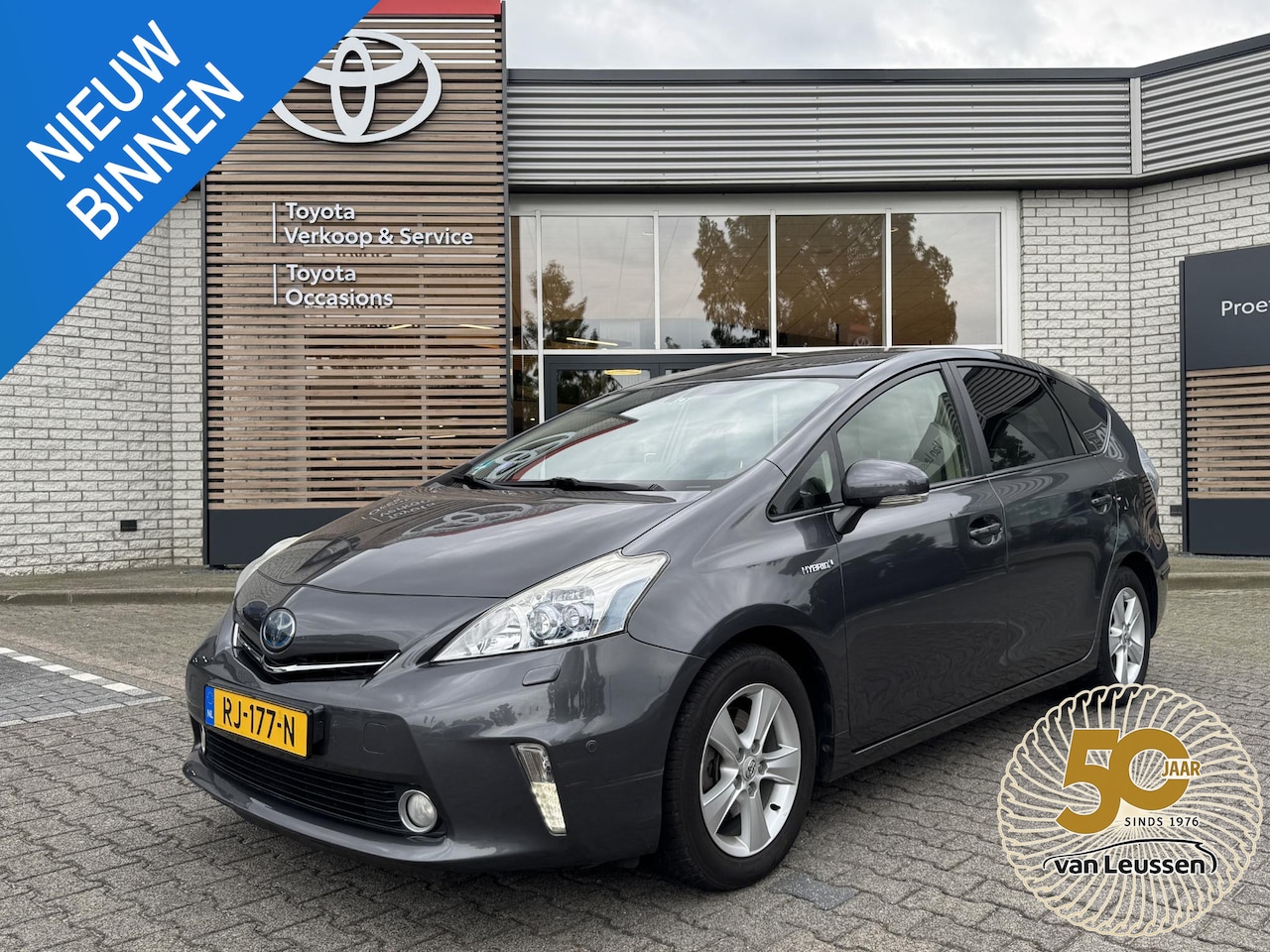Toyota Prius Wagon - 1.8 DYNAMIC BUSINESS 7 PERS LED CAMERA KEYLESS JBL-AUDIO LN-VELGEN AFN-TREKHAAK PANODAK ST - AutoWereld.nl