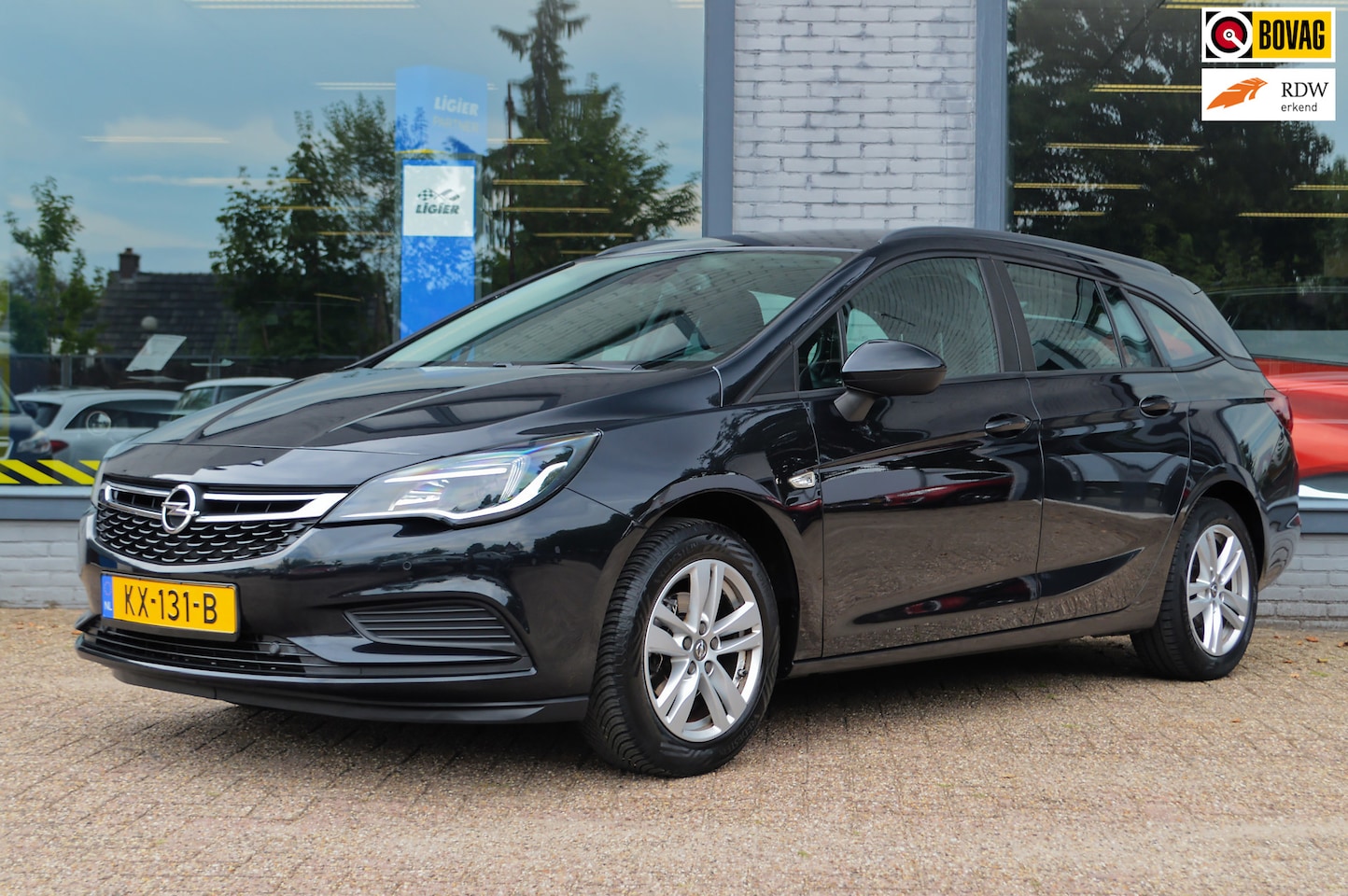Opel Astra Sports Tourer - 1.0 Edition PARKEERSENSOREN V+A|TREKHAAK - AutoWereld.nl