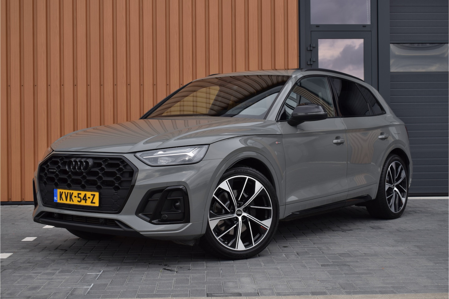 Audi Q5 - 50 TFSI e S-line | Luchtvering | Pano | Leer | Quantum Grijs - AutoWereld.nl