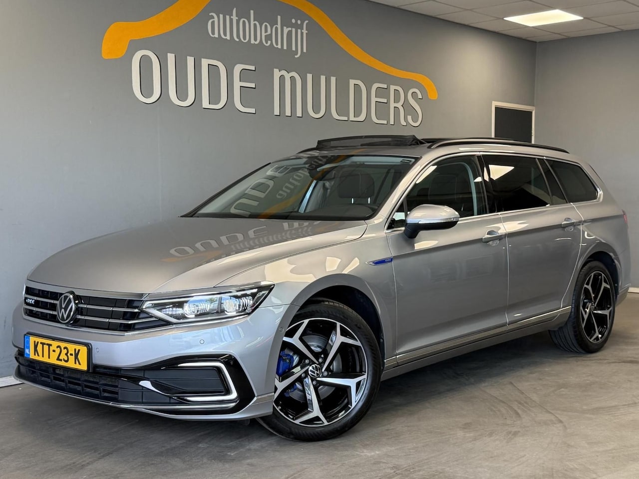Volkswagen Passat - 1.4 TSI PHEV GTE | Massage | IQ light | Adaptive cruise | Pano | Trekhaak |Clima | Stoelve - AutoWereld.nl