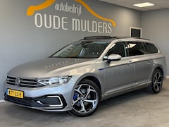 Volkswagen Passat - 1.4 TSI PHEV GTE | Panoramadak | Massage | Adaptive cruise | Trekhaak | Stoelverwarming |
