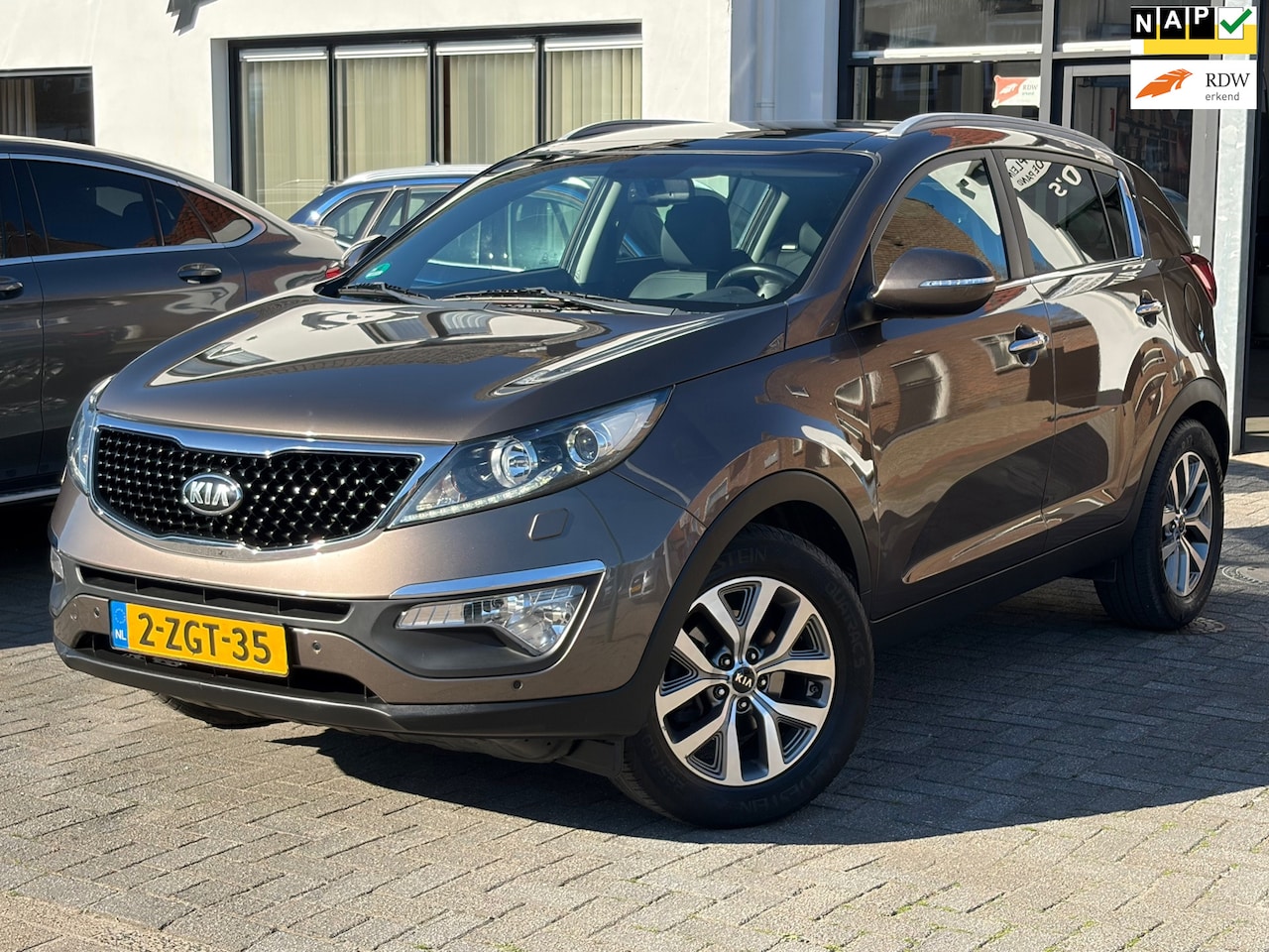 Kia Sportage - 1.6 GDI ExecutiveLine 1.6 GDI ExecutiveLine, Schuif/kanteldak, Stoelverwarming, Navigatie, Climate Control, Crui - AutoWereld.nl