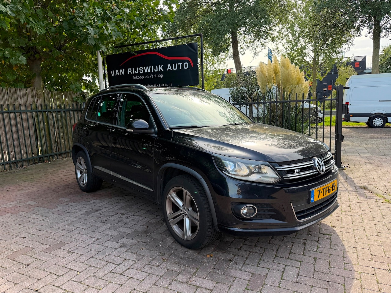 Volkswagen Tiguan - 1.4 TSI R-Line Edition Xenon Pano EX BPM Trekh - AutoWereld.nl