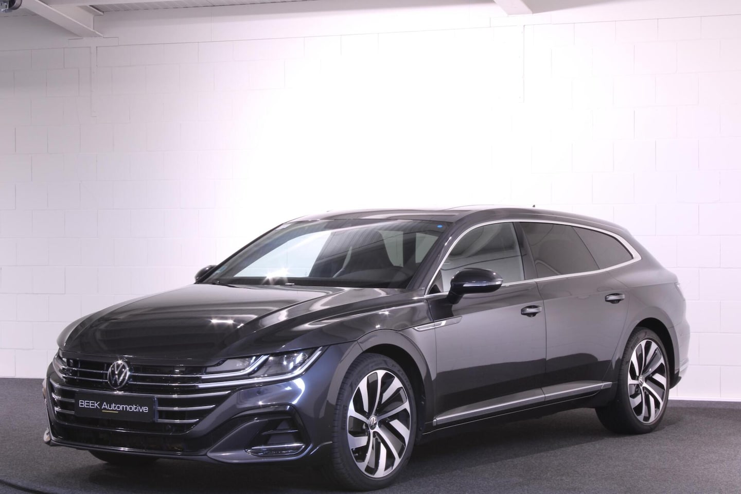 Volkswagen Arteon Shooting Brake - 1.4 TSI eHybrid R-Line | Panoramadak | Stoelmassage | Trekhaak - AutoWereld.nl