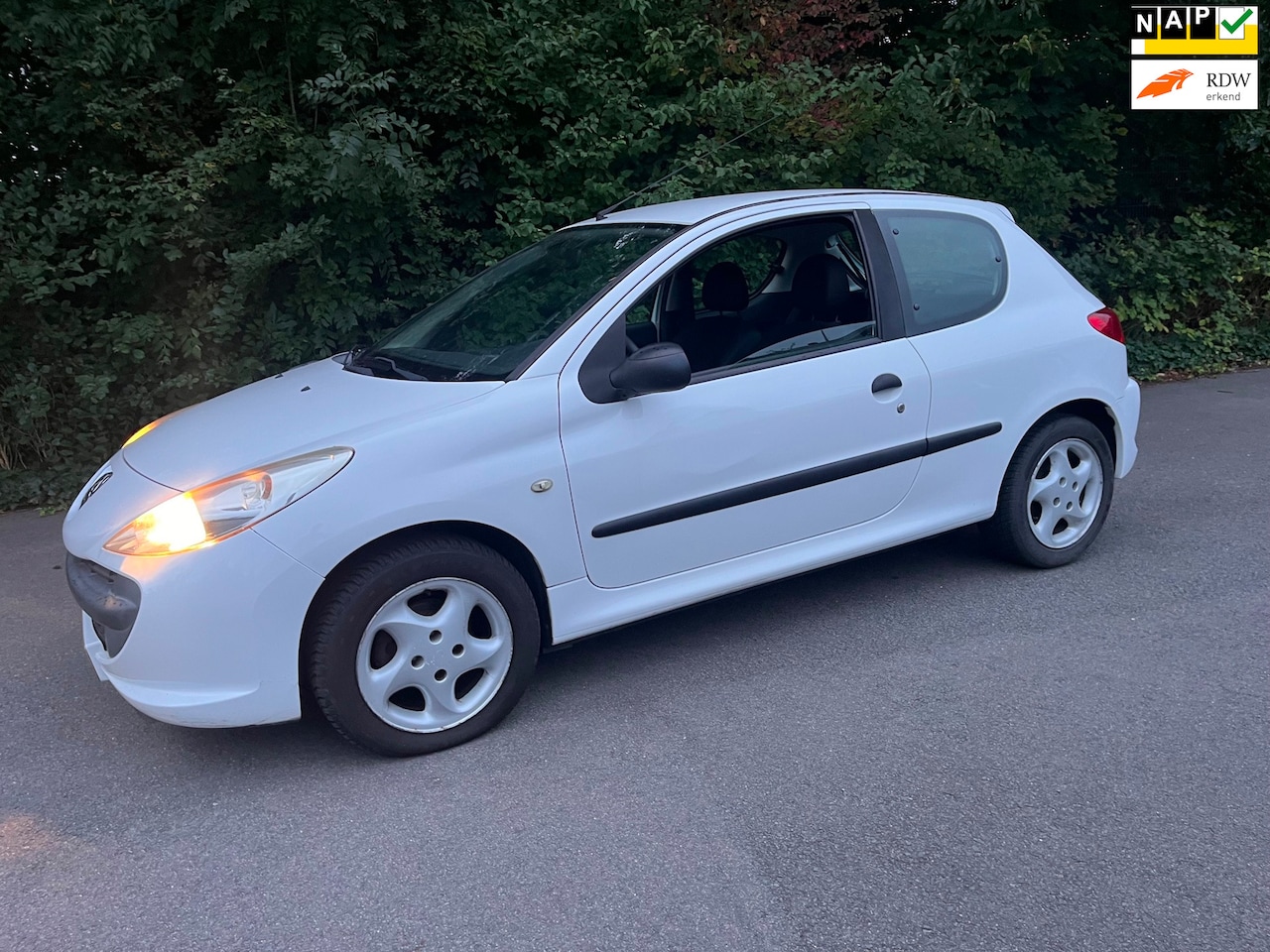 Peugeot 206 - 1.1 XR / 90.000 km nap! - AutoWereld.nl