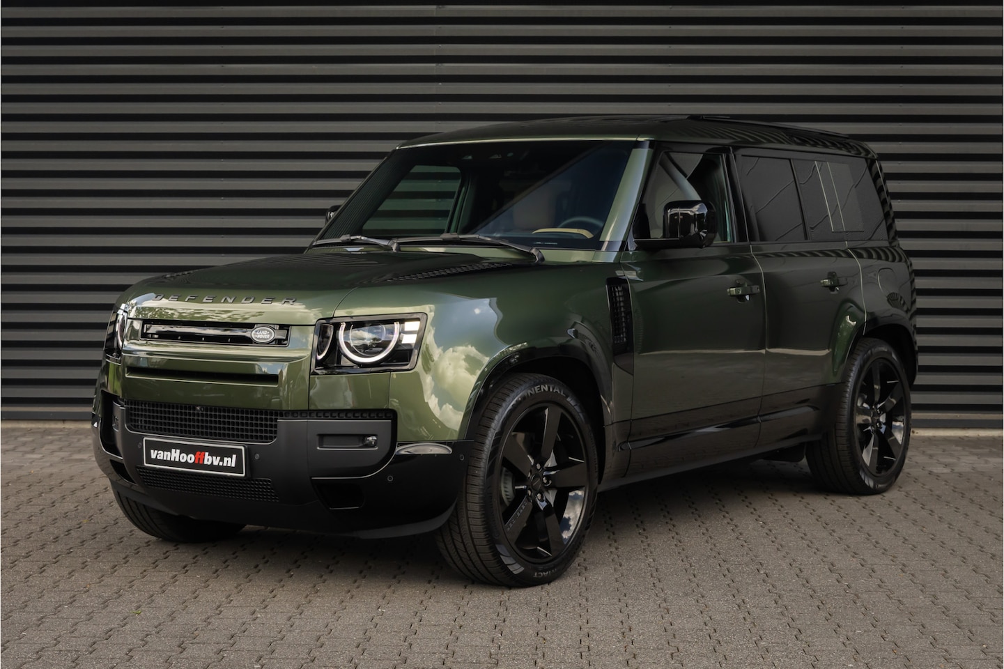 Land Rover Defender 110 - 2.0 P300e 110 X-Dynamic HSE Pano 22 inch Trekhaak Head Up - AutoWereld.nl