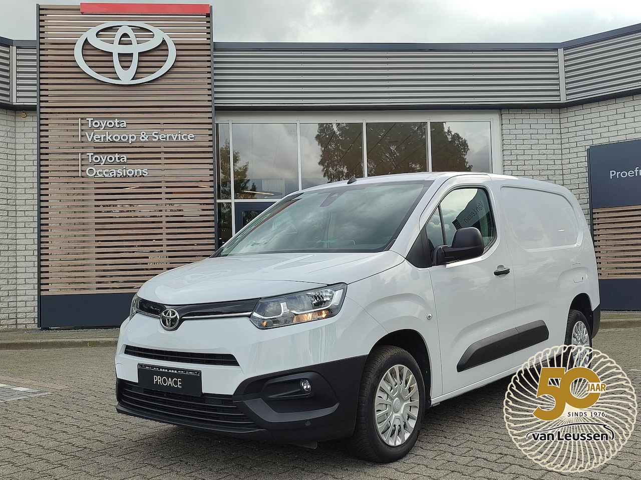 Toyota ProAce City - 1.5 D-4D COOL L2 CRUISE APPLE/ANDROID AIRCO PARK-SENSOREN BLUETOOTH BETONPLEX + BETIMMERD - AutoWereld.nl