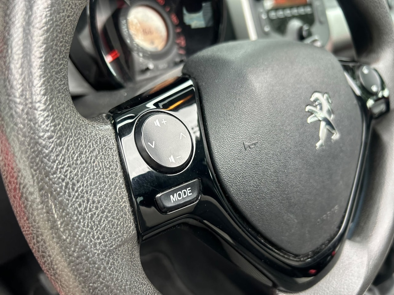 Peugeot 108 - 1.0 e-VTi Active TOP!|Open dak|Airco|Dealer Onderhouden