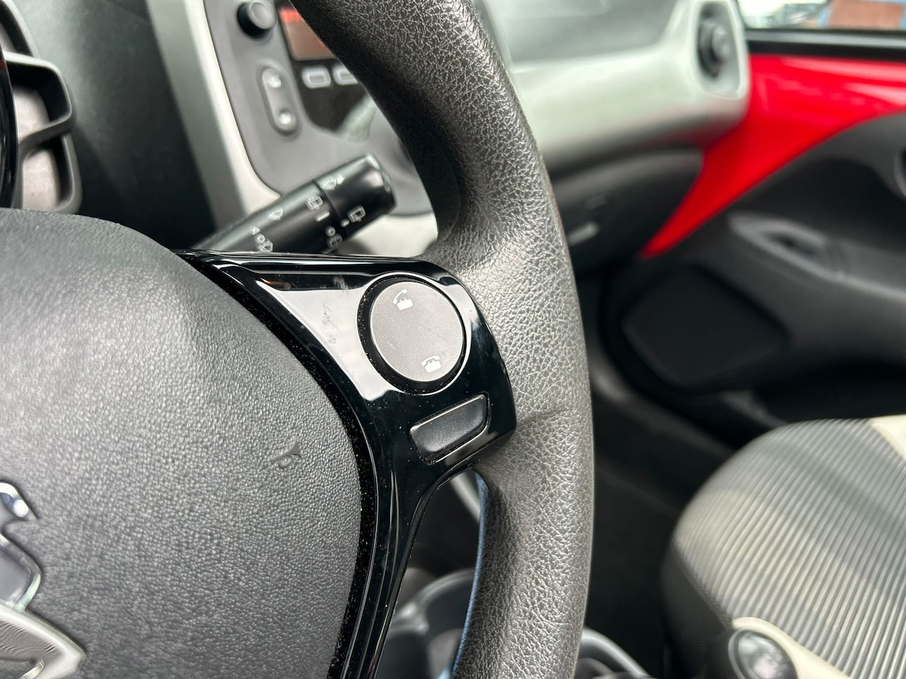 Peugeot 108 - 1.0 e-VTi Active TOP!|Open dak|Airco|Dealer Onderhouden