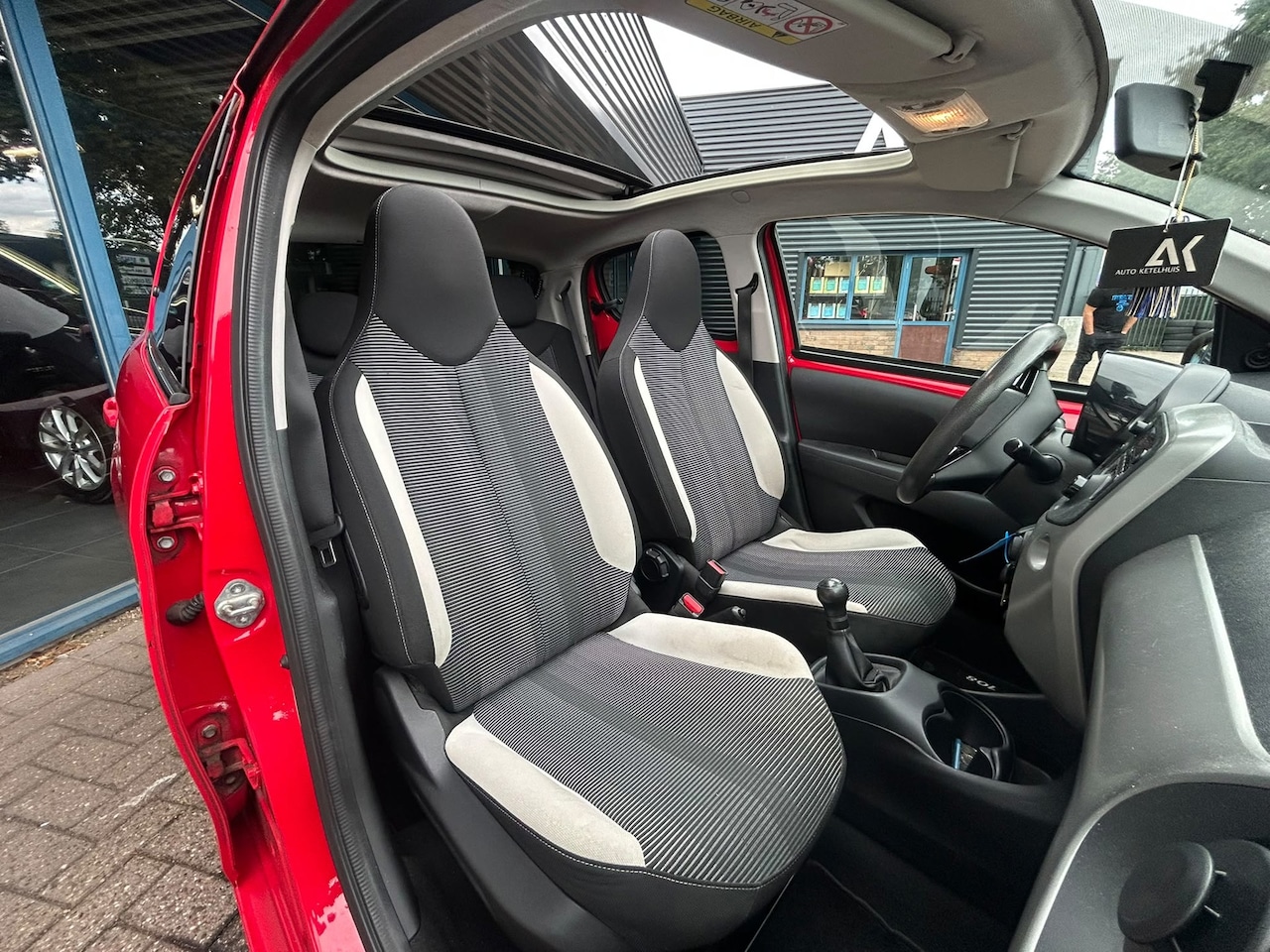 Peugeot 108 - 1.0 e-VTi Active TOP!|Open dak|Airco|Dealer Onderhouden