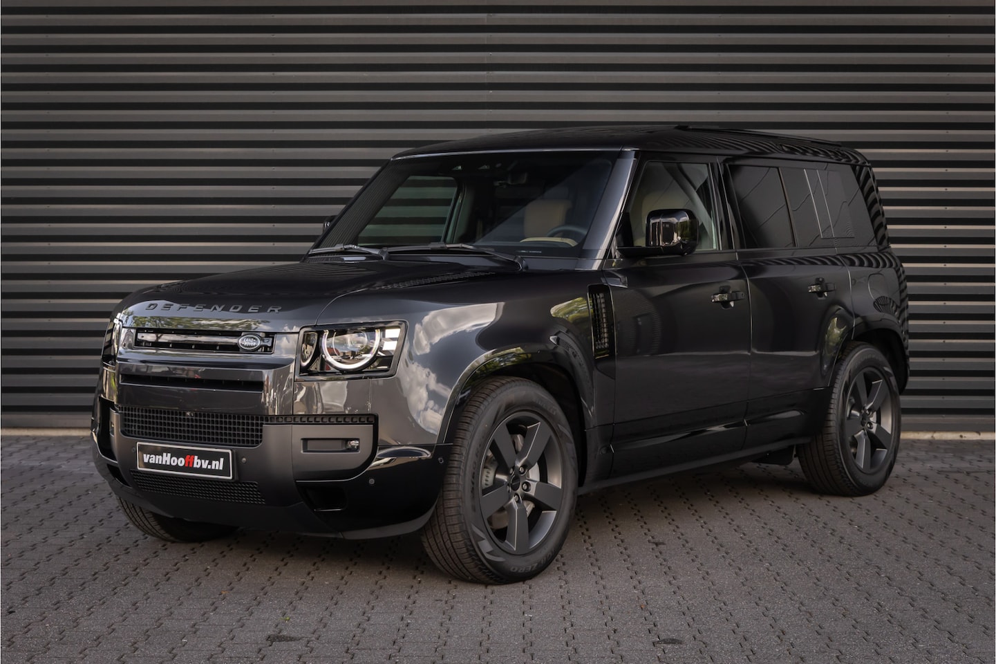 Land Rover Defender 110 - 2.0 P300e 110 X-Dynamic HSE Pano Head Up Trekhaak - AutoWereld.nl