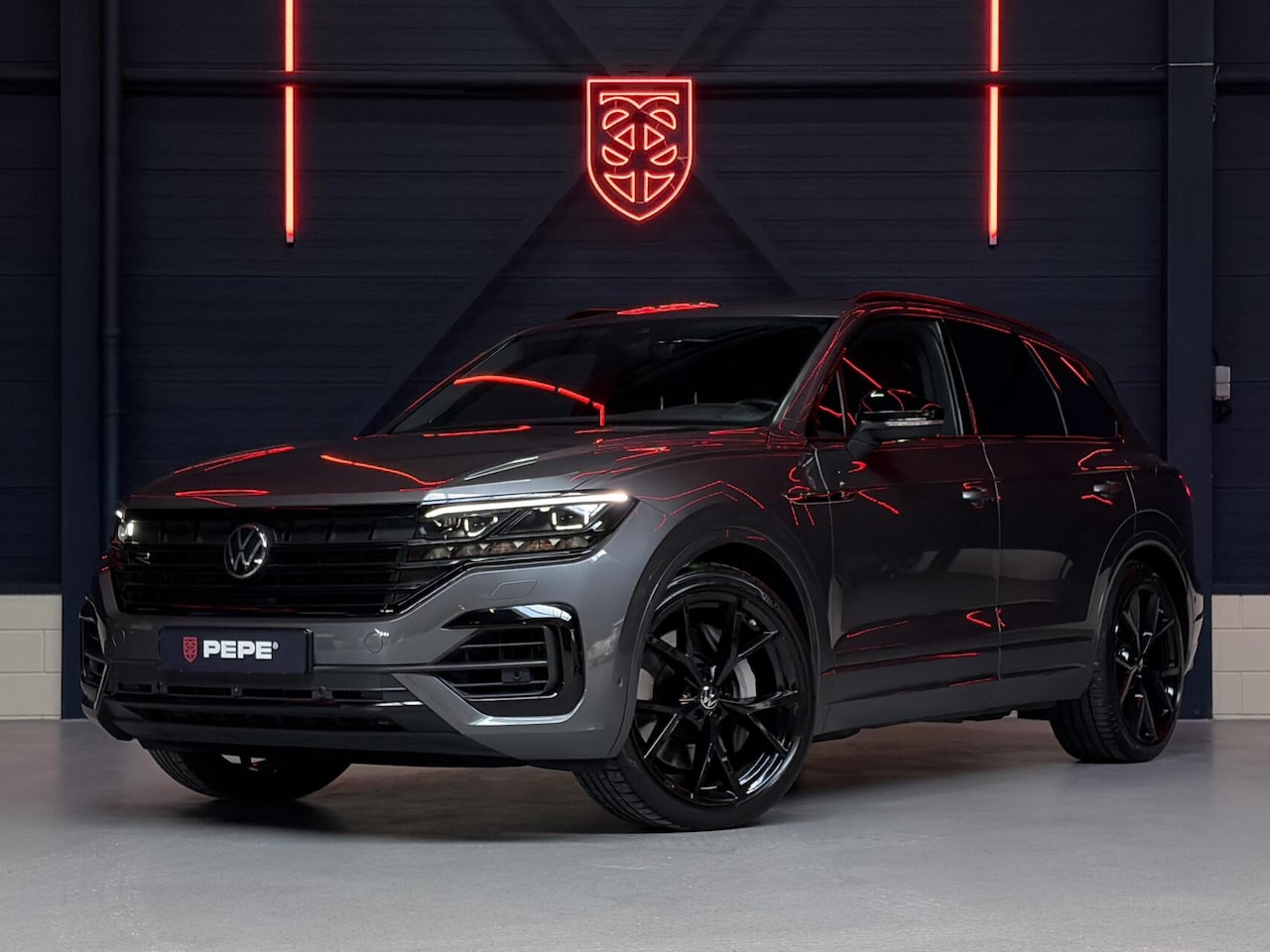 Volkswagen Touareg - TSI eHybrid 4MOTION R |PANO|TREK|360|DYNAUDIO|22" - AutoWereld.nl